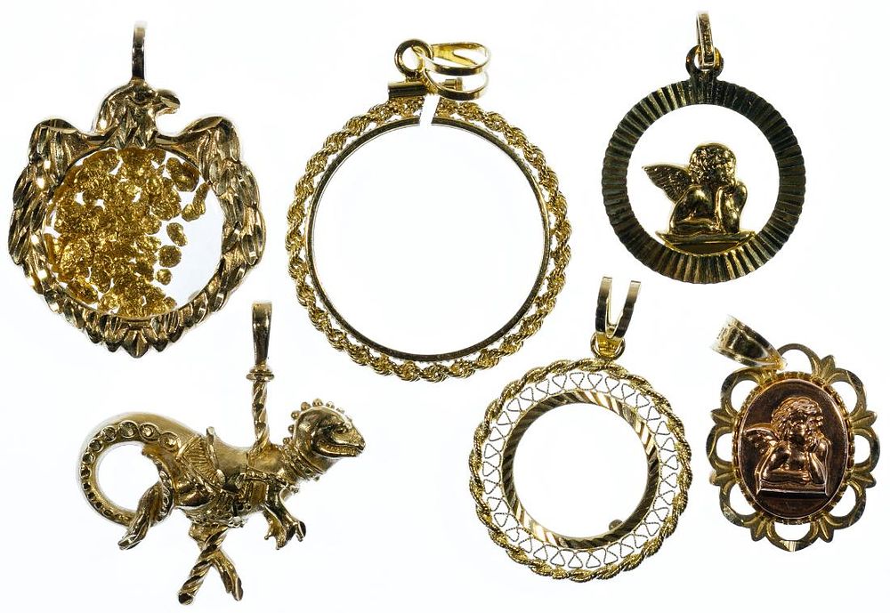 Lot 248: 14k Gold Pendant Assortment