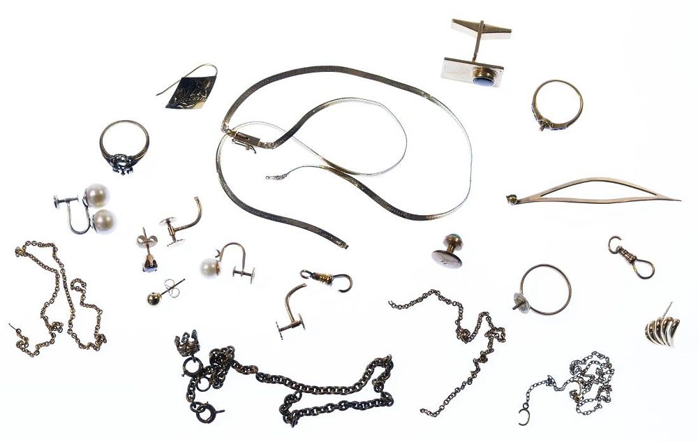 Lot 250: 14k Gold Scrap Jewelry Assortment