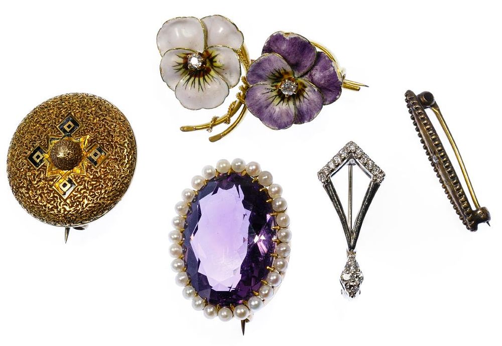 Lot 252: 14k Gold Brooch Assortment