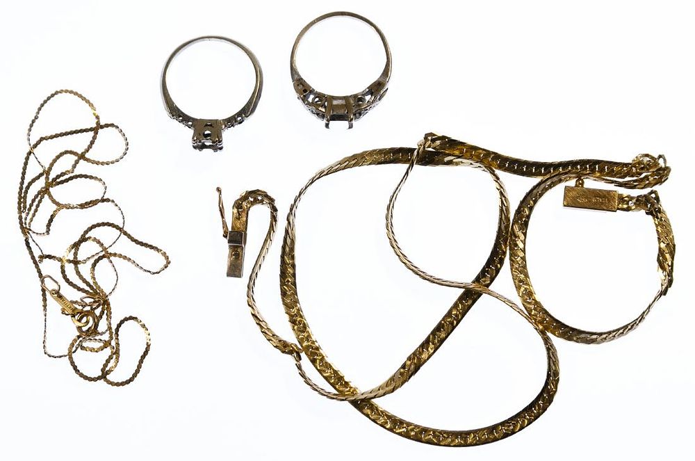Lot 257: 14k Gold Jewelry Scrap Assortment