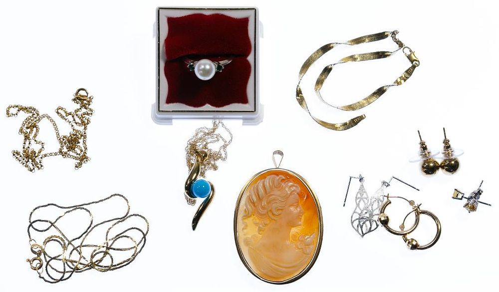 Lot 258: 14k White and Yellow Gold Jewelry Assortment