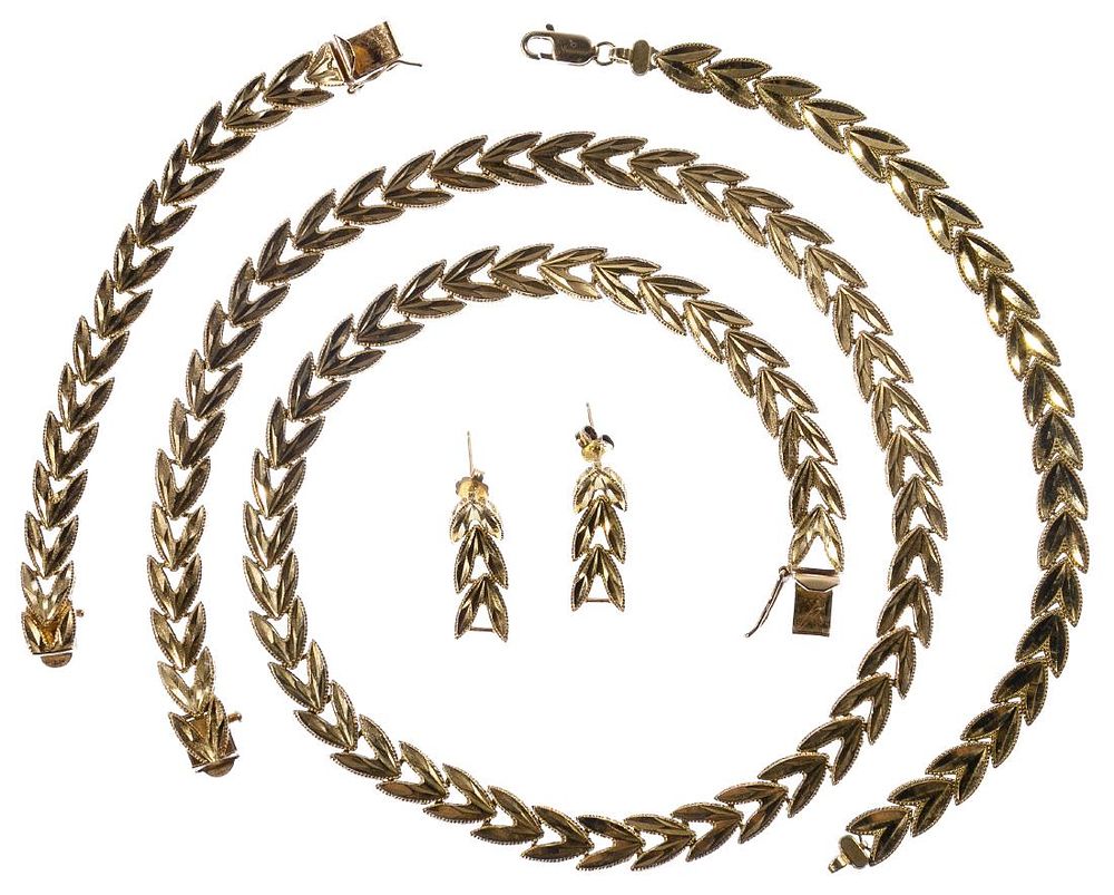 Lot 262: 14k Gold Jewelry Suite