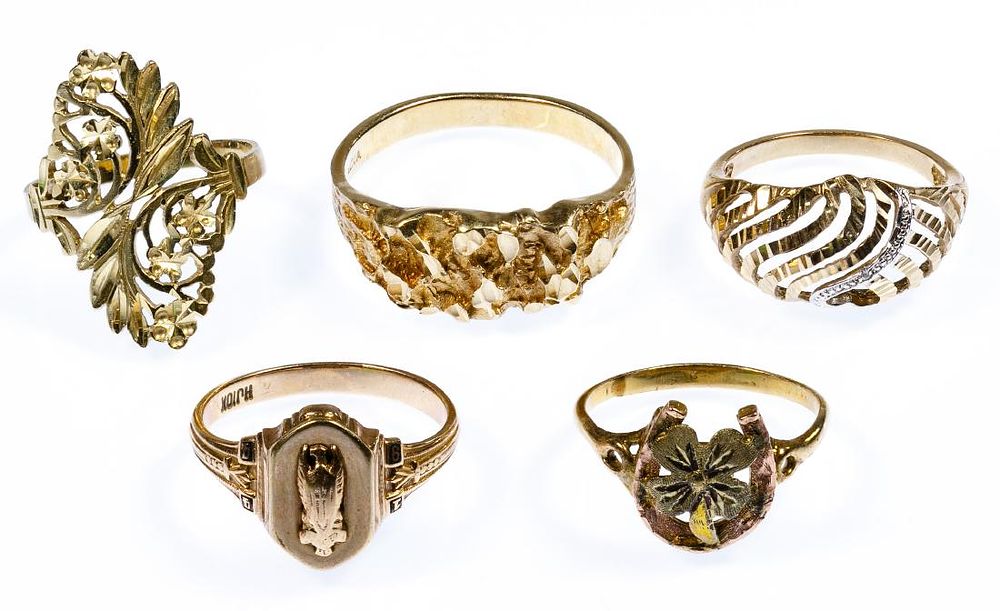 Lot 275: 10k Gold Ring Assortment