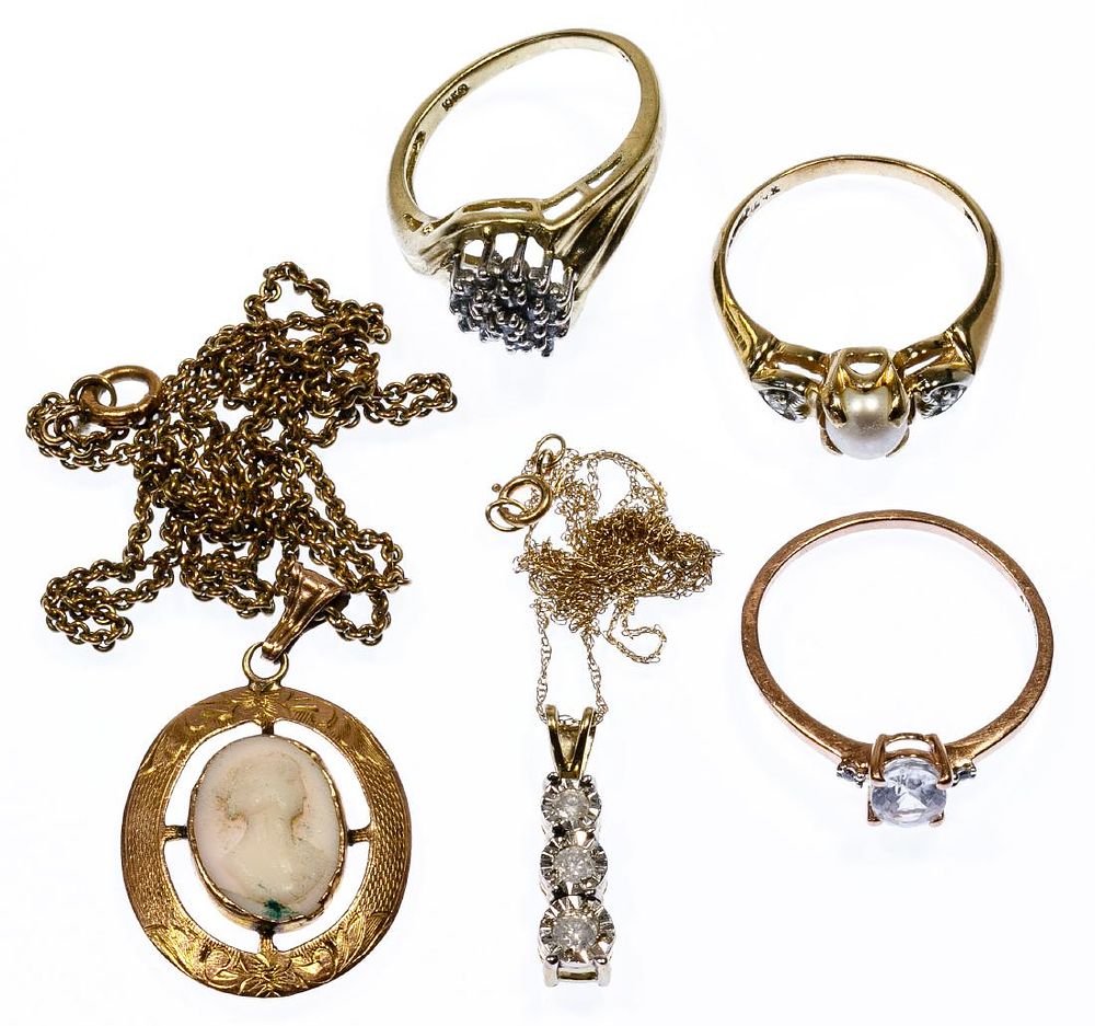 Lot 281: 10k Gold and Gemstone Jewelry Assortment