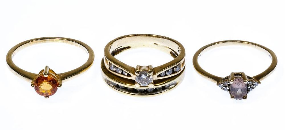 Lot 285: 14k Gold, 10k Gold and 9k Gold Rings