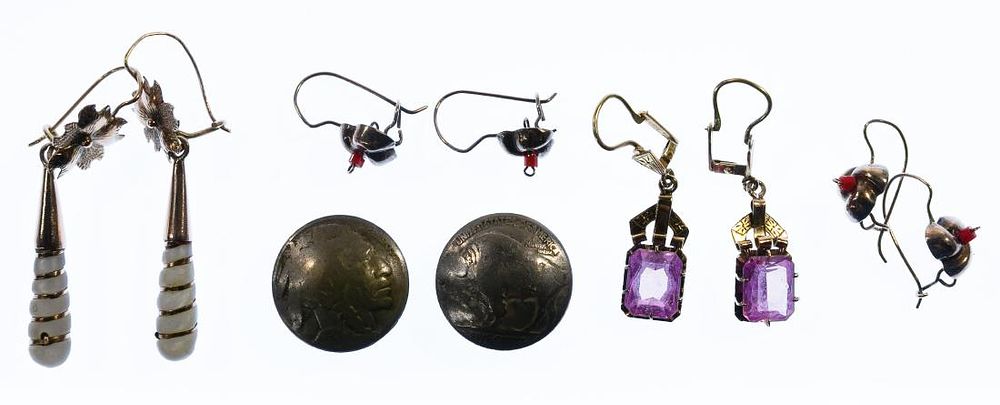 Lot 288: 18k Gold, 14k Gold and 10k Gold Pierced Earring