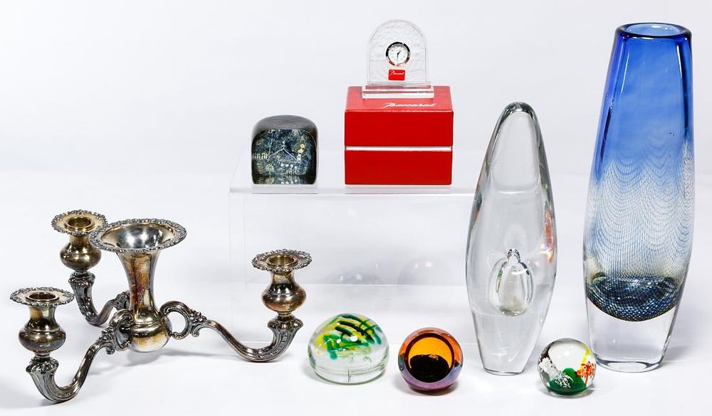 Lot 351: Orrsus Kraka Vase and Art Glass Assortment