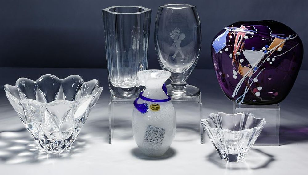 Lot 353: Crystal and Art Glass Assortment