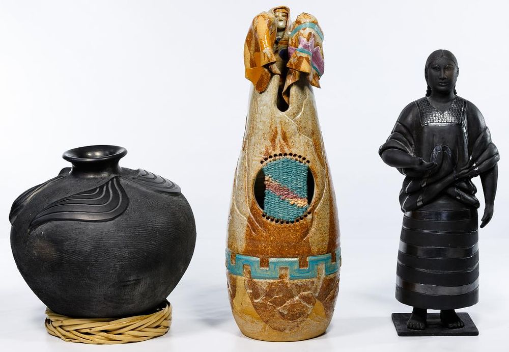 Lot 370: Southwestern Pottery Assortment