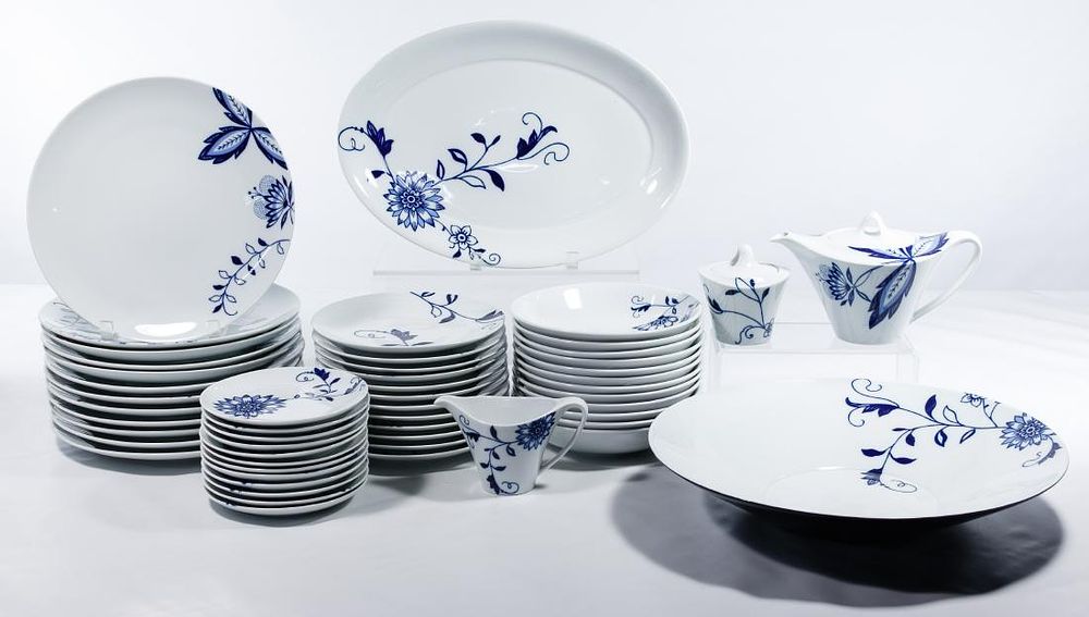 Lot 372: Crate and Barrel China and Flatware Services