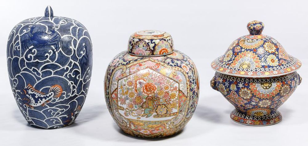 Lot 384: Japanese Porcelain Lidded Jar Assortment