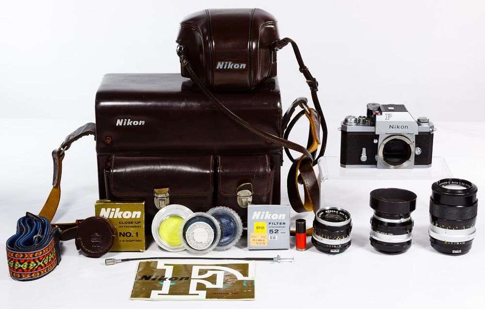 Lot 418: Nikon F 35mm Camera and Accessory Assortment