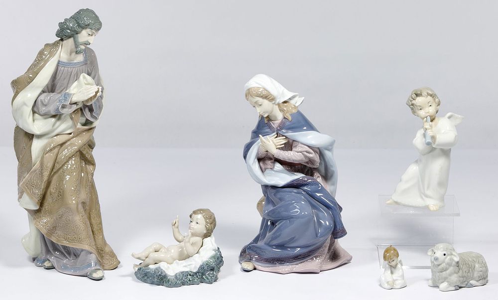 Lot 219: Lladro Nativity Figurine Assortment