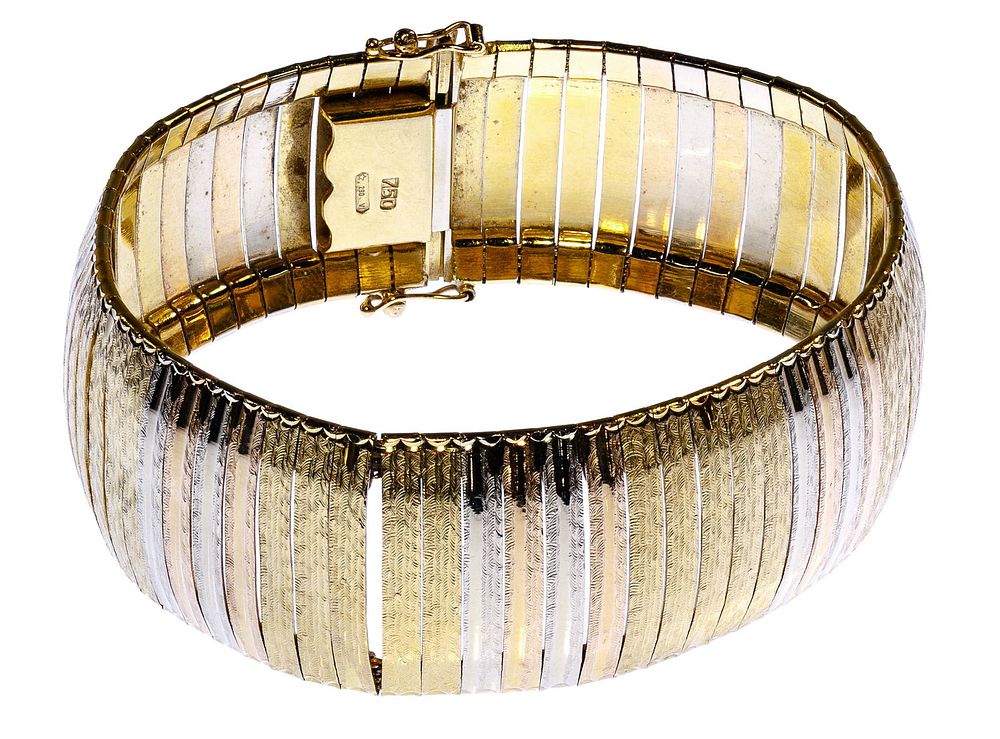 Lot 246: 18k Multi-Color Gold Bracelet