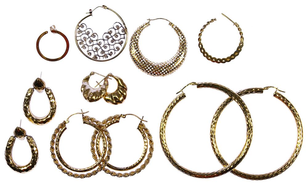 Lot 260: 14k Yellow Gold Earring Assortment