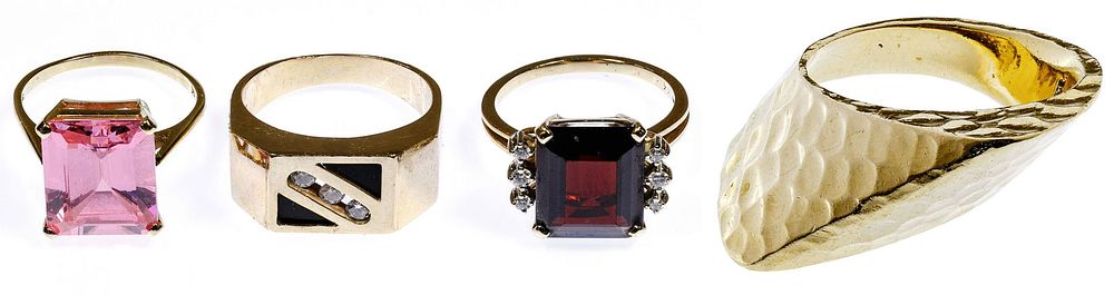 Lot 262: 14k Yellow Gold Ring Assortment