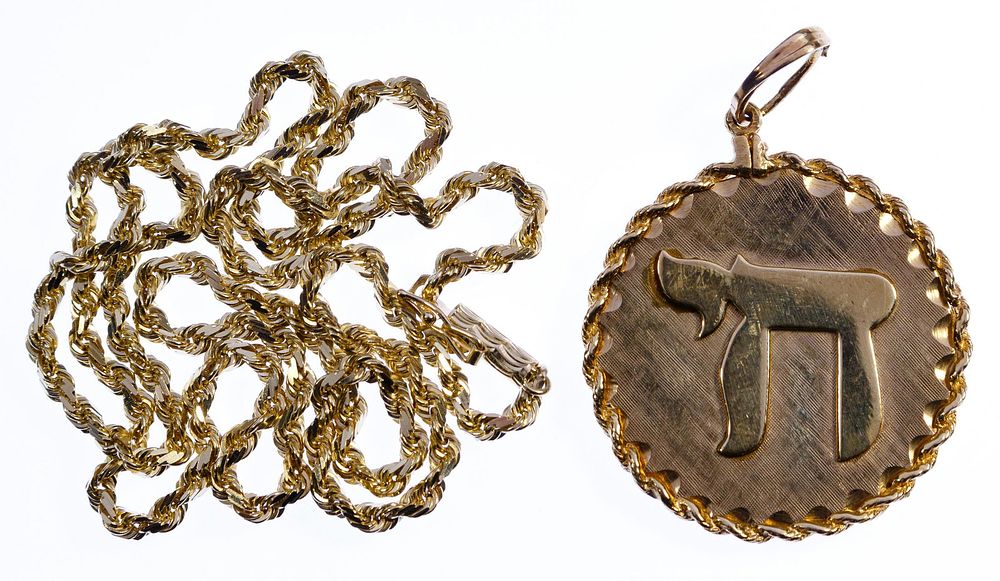 Lot 275: 14k Gold Necklace and Pendant