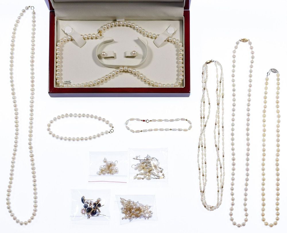 Lot 281: 14k Gold, Gemstone and Pearl Jewelry Assortment