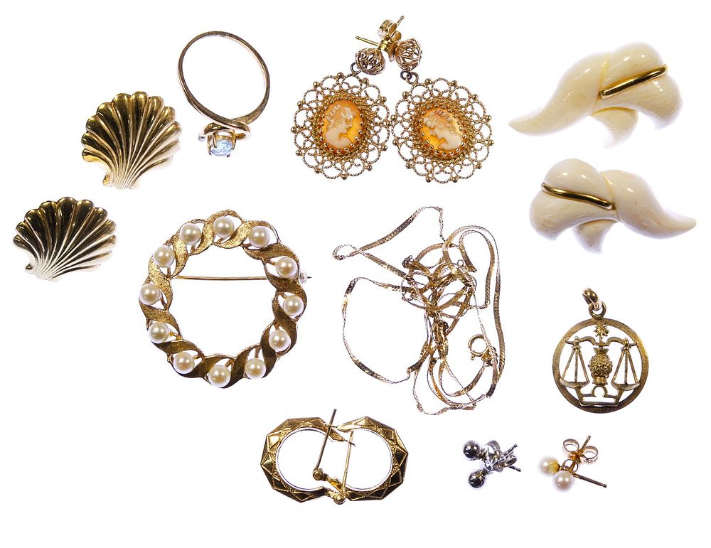 Lot 284: 14k Gold Jewelry Assortment