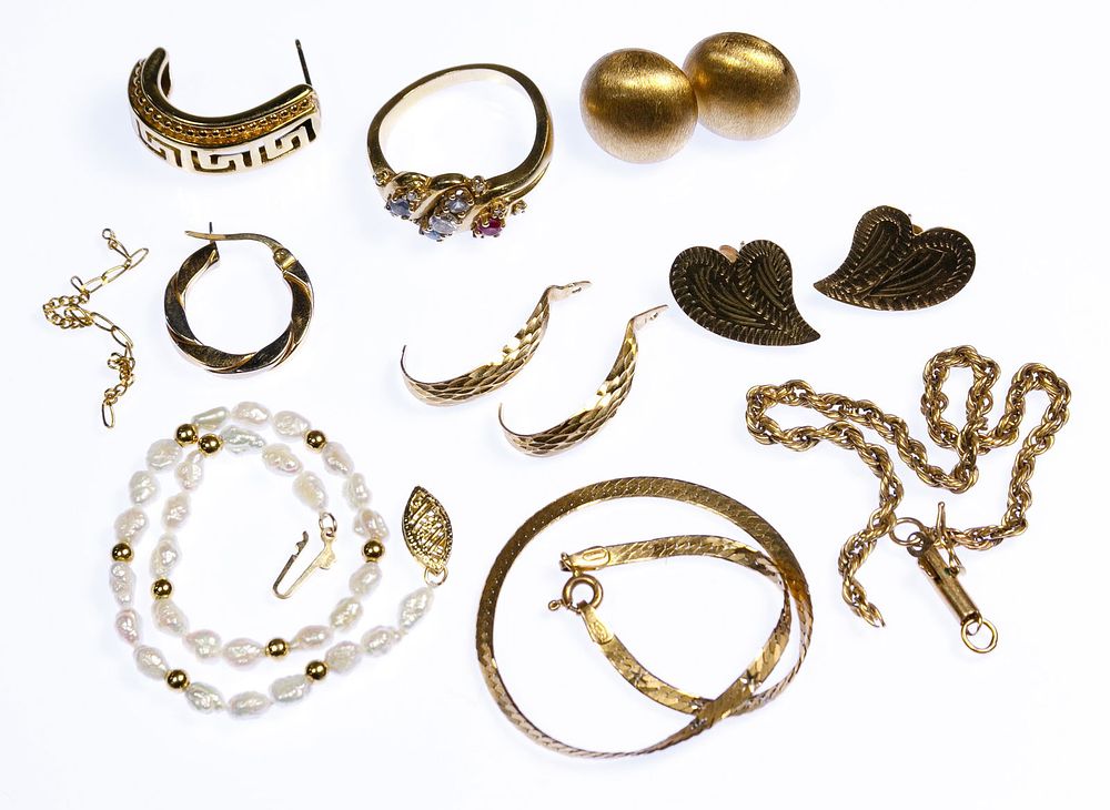 Lot 288: 14k Yellow Gold Jewelry Assortment