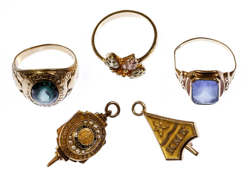 Lot 299: 10k Yellow Gold Jewelry Assortment