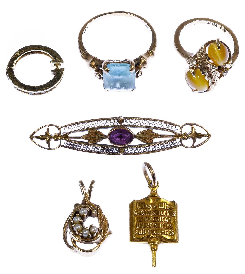 Lot 300: 10k Yellow Gold Jewelry Assortment
