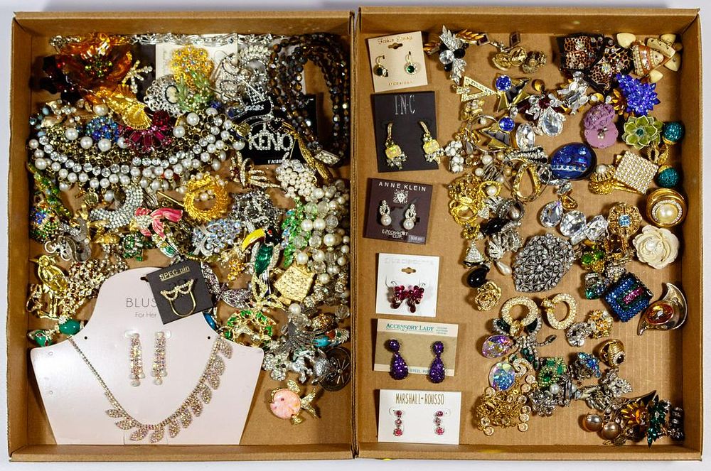 Lot 321: Rhinestone Jewelry Assortment
