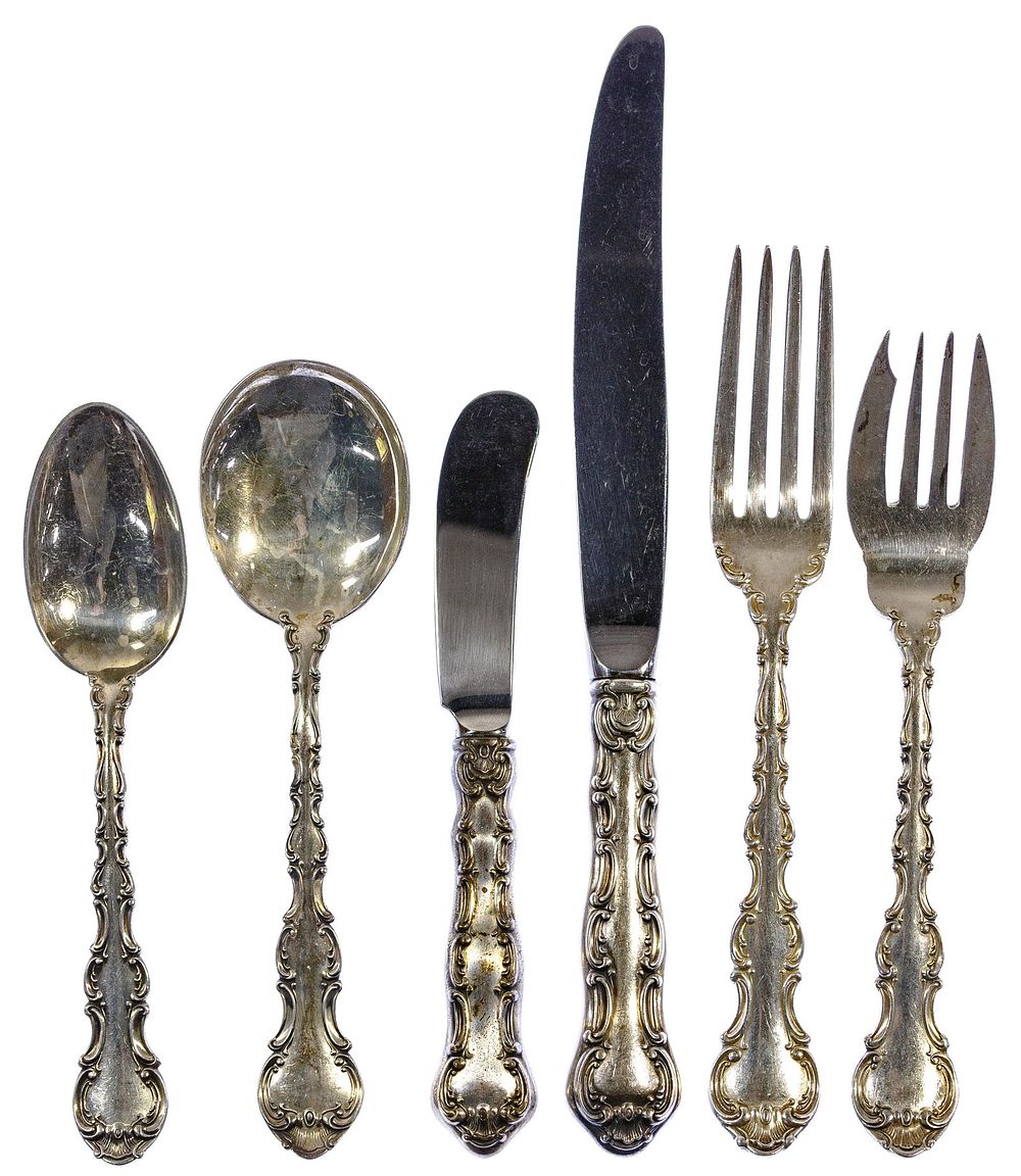 Lot 333: Gorham 'Strasbourg' Sterling Silver Flatware