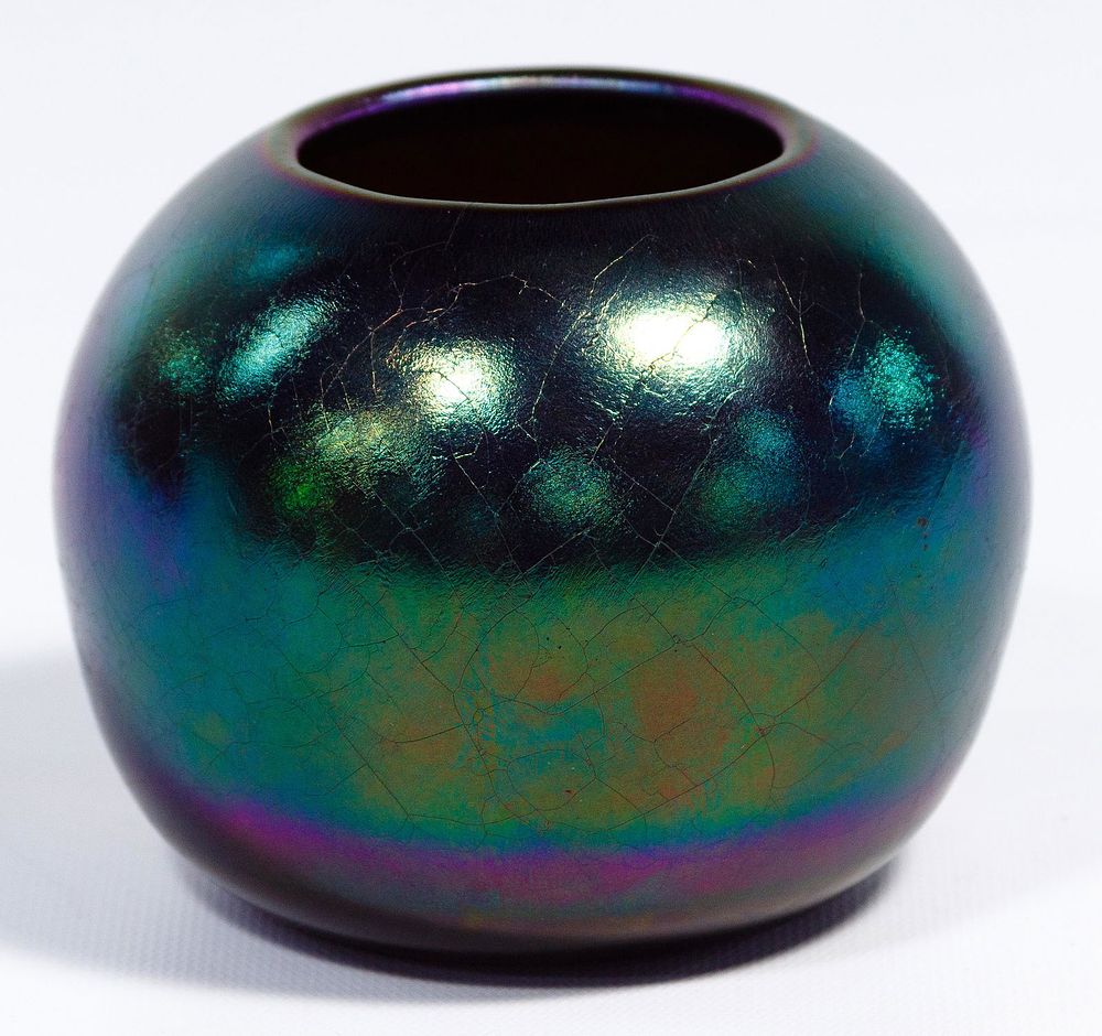 Lot 327: Iridescent Art Glass Craquelure Vase