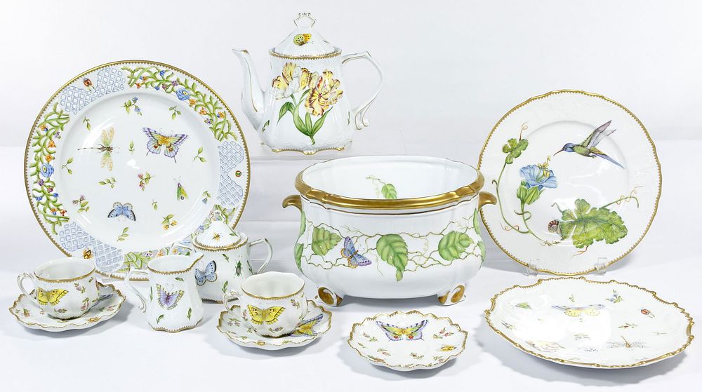 Lot 345: Anna Weatherley Designs 'Budapest Spring' China