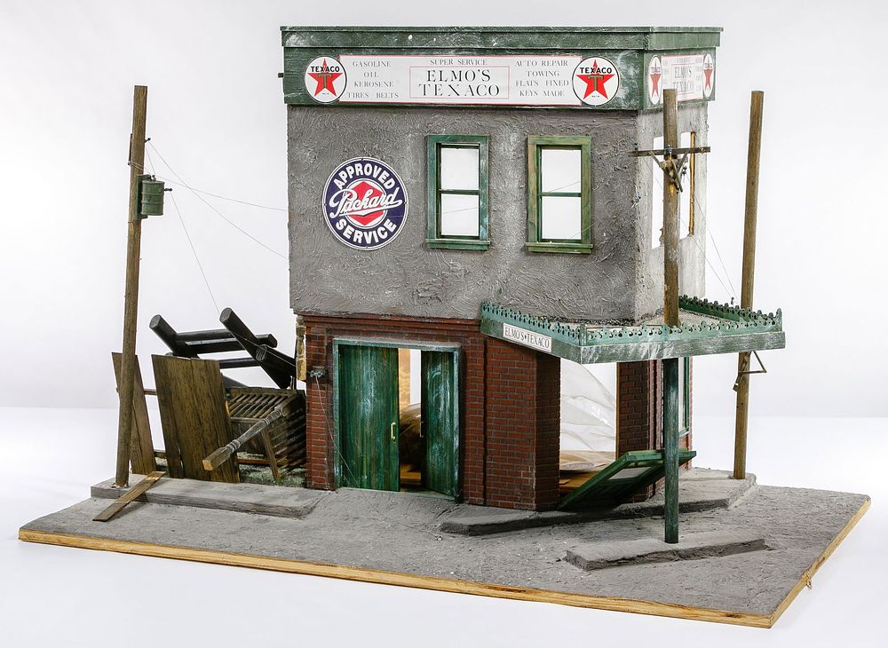 Lot 376: Texaco Station Miniature