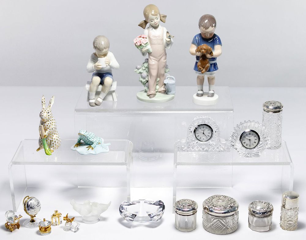 Lot 382: Herend, Lladro, Lalique Decorative Assortment