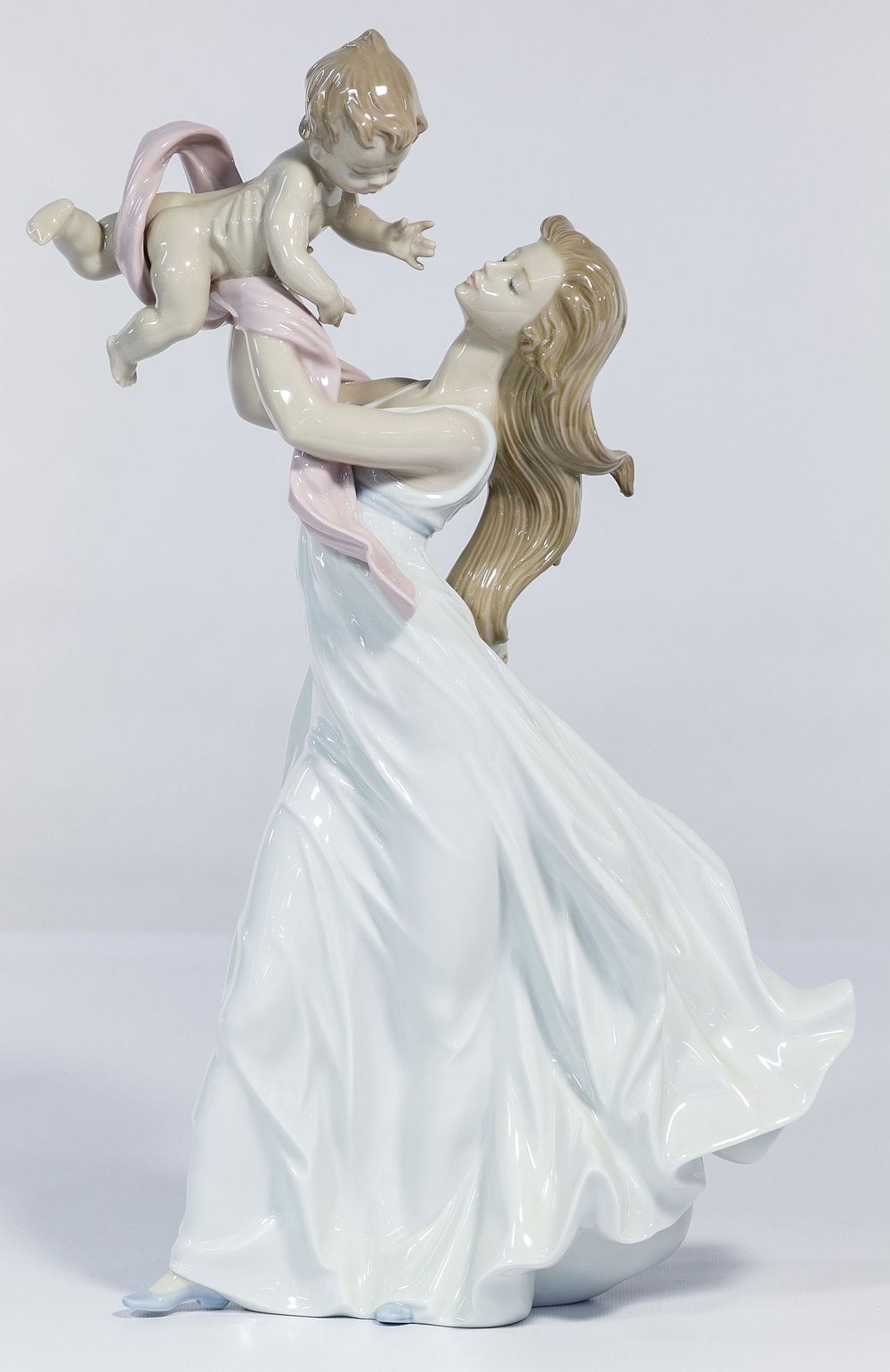 Lot 383: Lladro #6858 'My Little Sweetie' Figurine