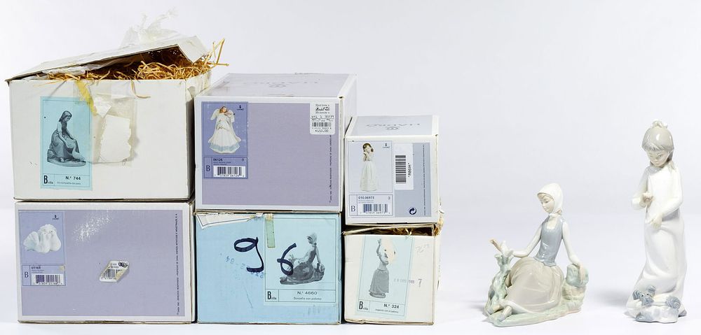Lot 384: Lladro and Nao Figurine Assortment
