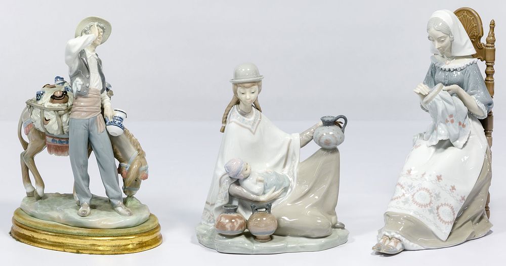 Lot 386: Lladro Figurine Assortment