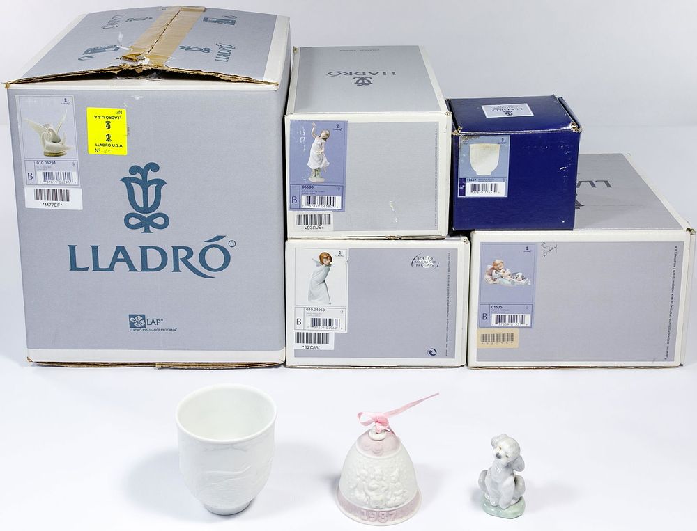 Lot 388: Lladro Figurine Assortment