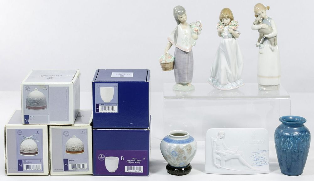 Lot 389: Lladro Figurine Assortment