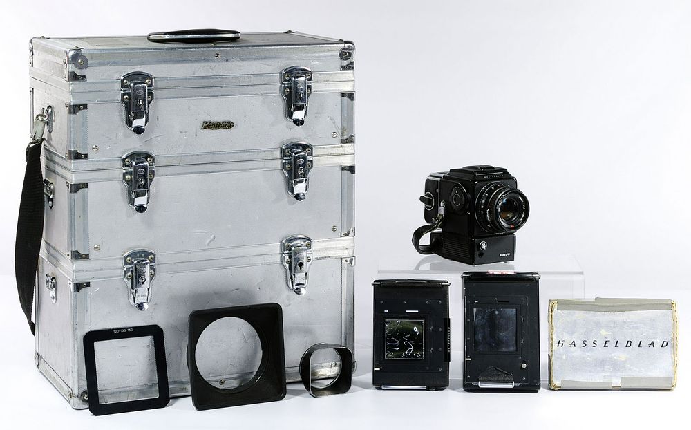 Lot 419: Hasselblad 500 EL/M Medium Format Camera