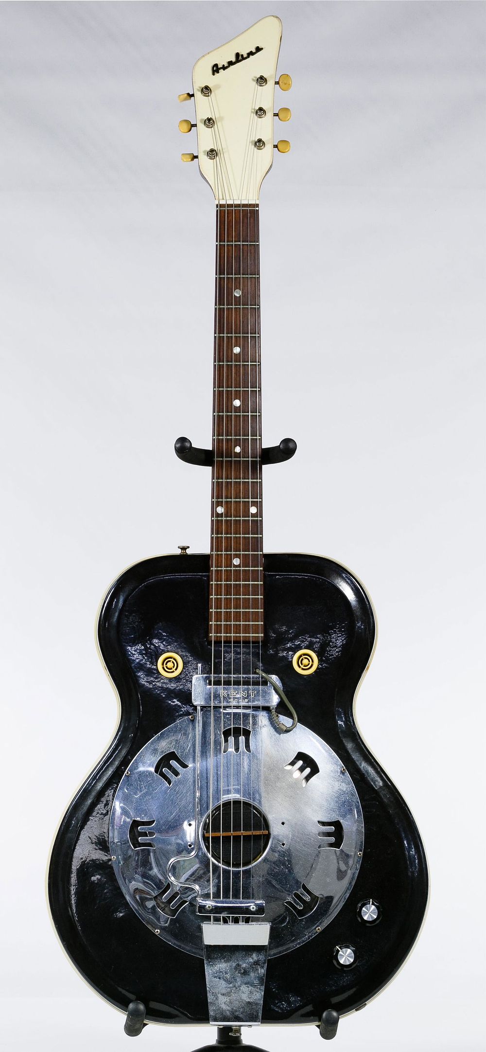 Lot 422: Airline 1964 Folkstar Guitar