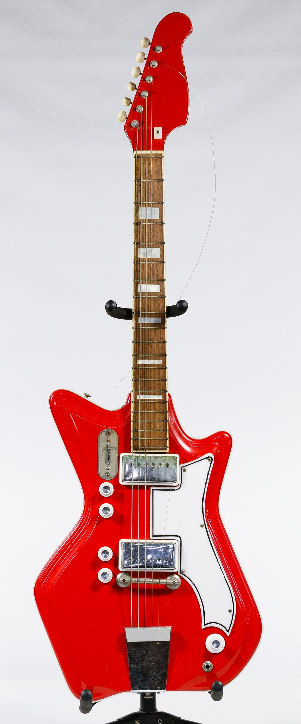 Lot 423: Airline Res-O-Glas Electric Guitar