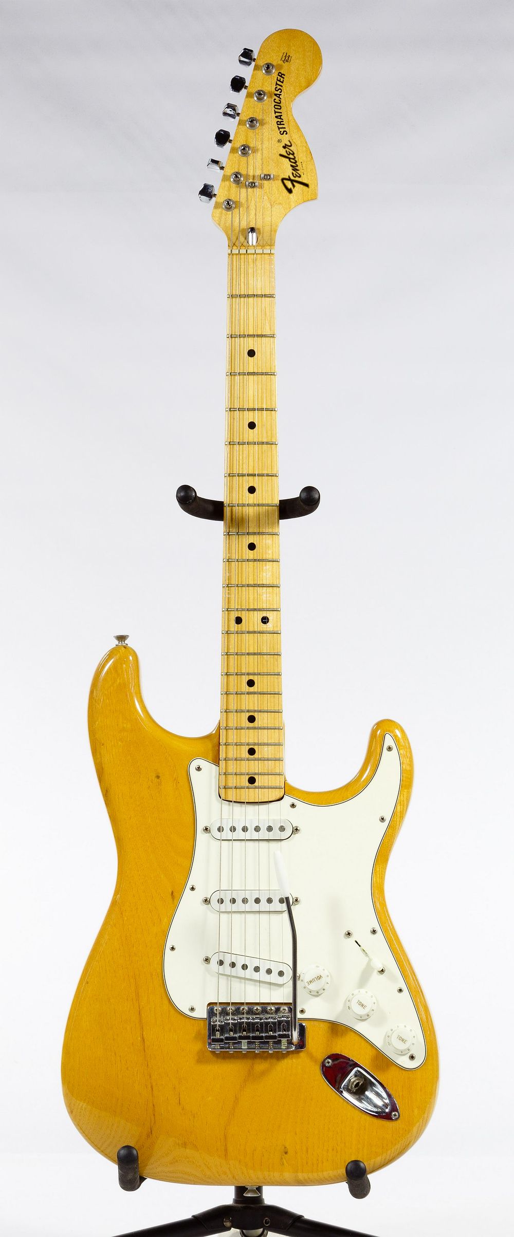 Lot 434: Fender 1975 Stratocaster Electric Guitar