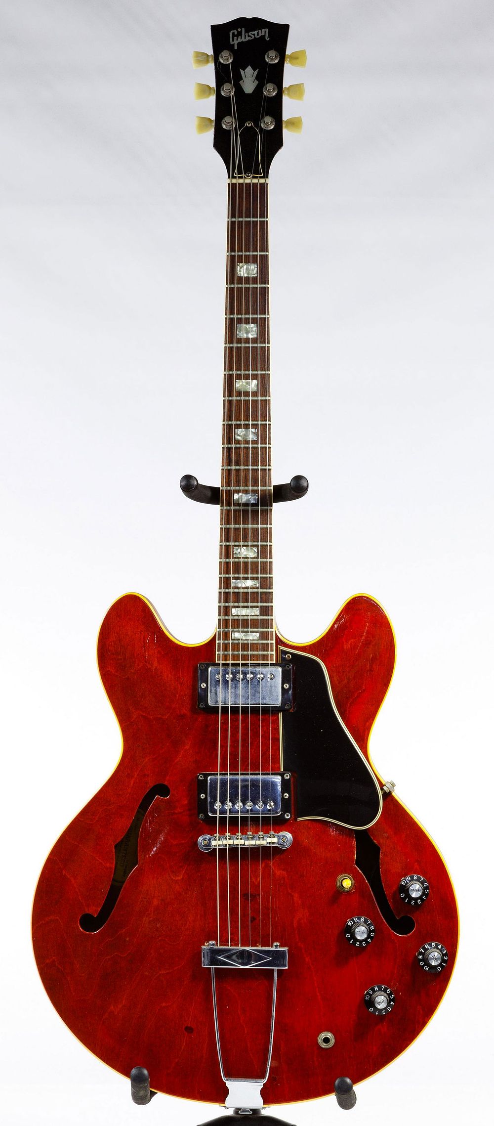 Lot 455: Gibson 1968 Electric Guitar