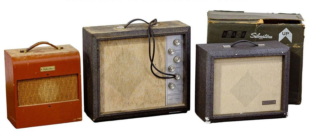 Lot 506: Silvertone 1400 Series Amplifier Assortment