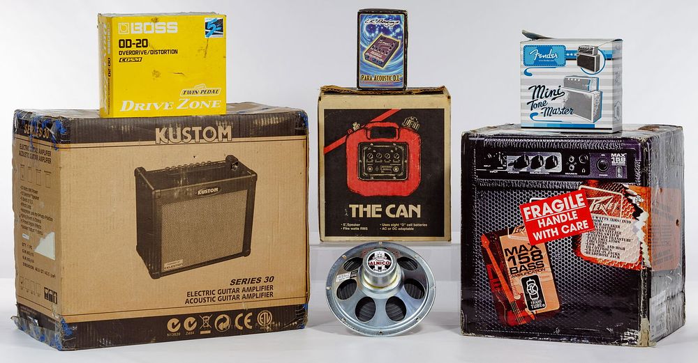 Lot 517: Amplifier and Accessory Assortment