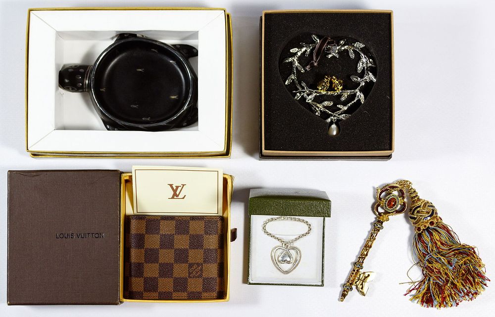 Lot 529: Jay Strongwater Accessory and Decorative Object Assort