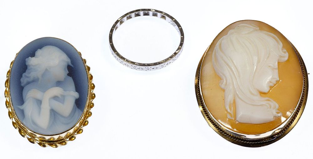 Lot 536: 18k White Gold and 18k Yellow Gold Jewelry Assortment