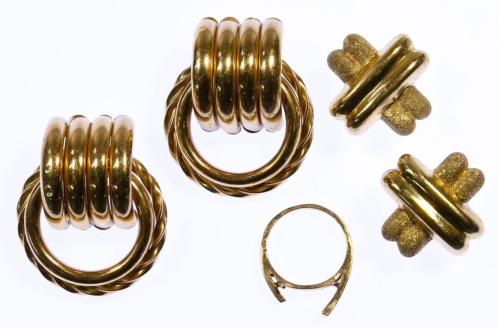 Lot 541: 14k Gold Pierced Earring Assortment