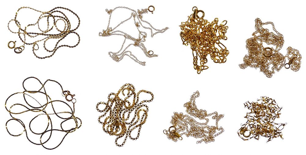Lot 555: 14k Yellow Gold Necklace Assortment