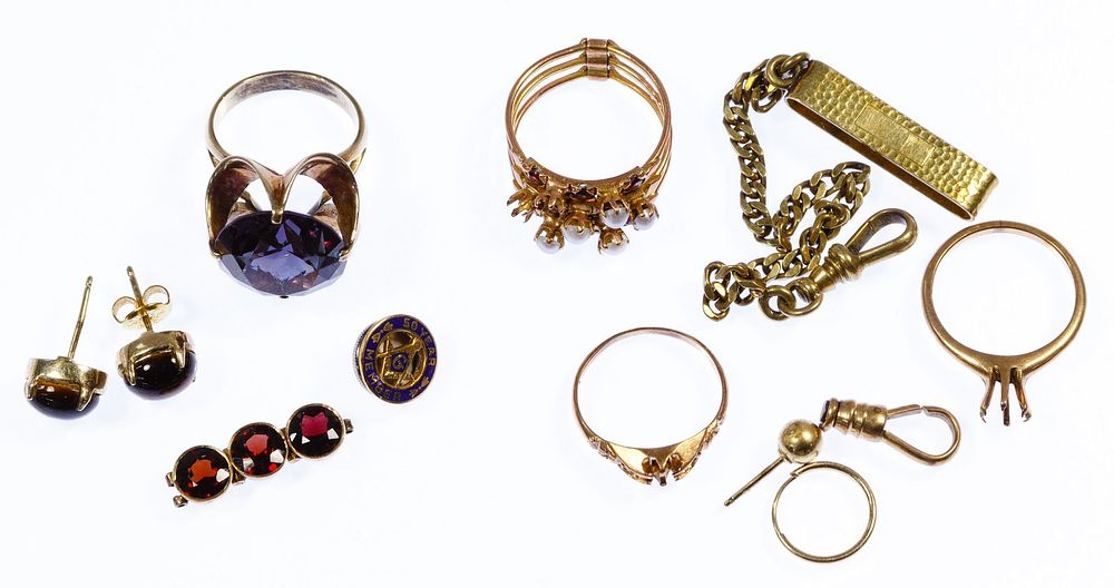 Lot 570: 14k Gold and 10k Gold Scrap and Jewelry Assortment