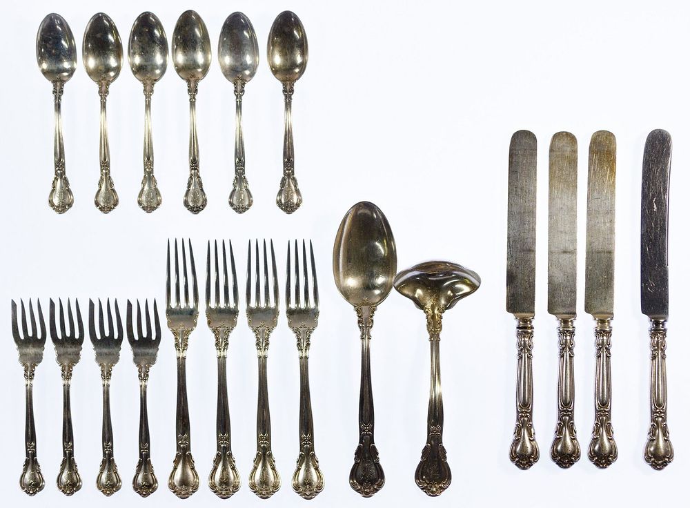 Lot 605: Gorham 'Chantilly' Sterling Silver Flatware Assortment